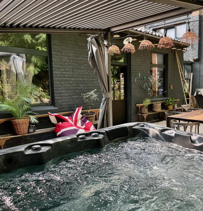 maisonnette jacuzzi spa extérieur chauffé 5mn Lille