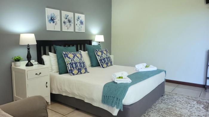 Suite 14- Deja Blu Bed and Breakfast- East London