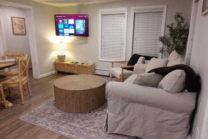 The Crab Shack - Coastal Charm Near Hampton Beach