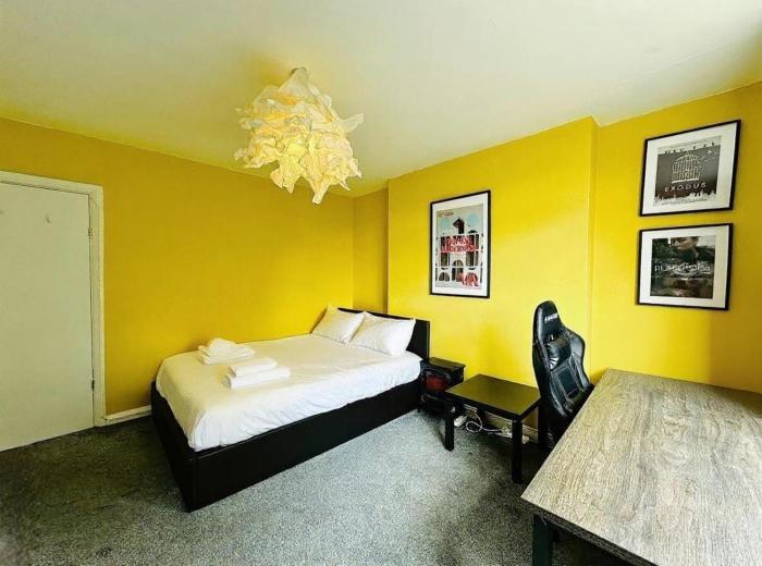 2 bedroom house , 25 mins to center