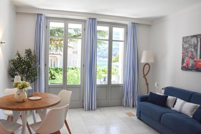 Cozy apartment on the lake, with pool, terrace and free parking - Casa Felice