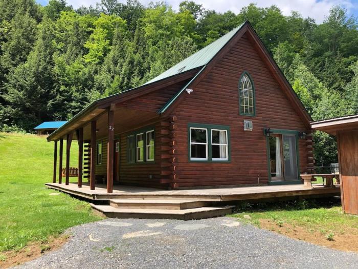 Charming Vermont Log Cabin