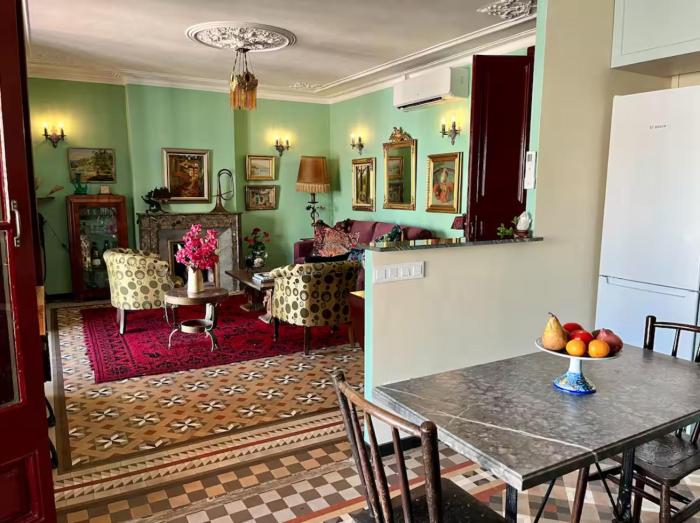 Fabulous Luxury in Best Location of City Centre