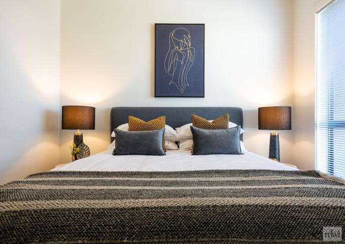 Golden Retreat - Couples Getaway Business stay