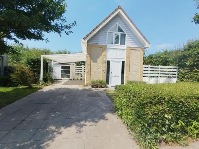 Cozy Beach House Beautiful Water View, WiFi & Parking