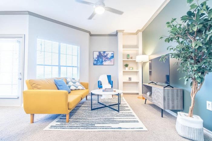 Boulevard Stays Tranquil 1BR King Suite Pool Parking Gym 04