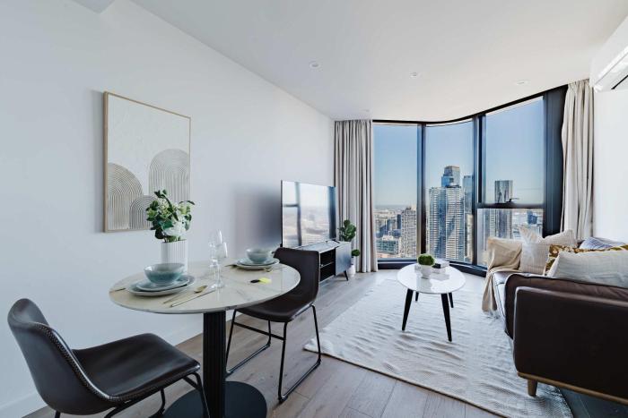 High-Rise Modern CBD Apartment Stunning City Views