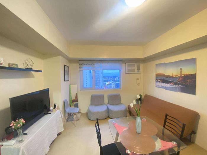 AVIDA TOWERS 1BR Sea and City View Condo at Poblacion