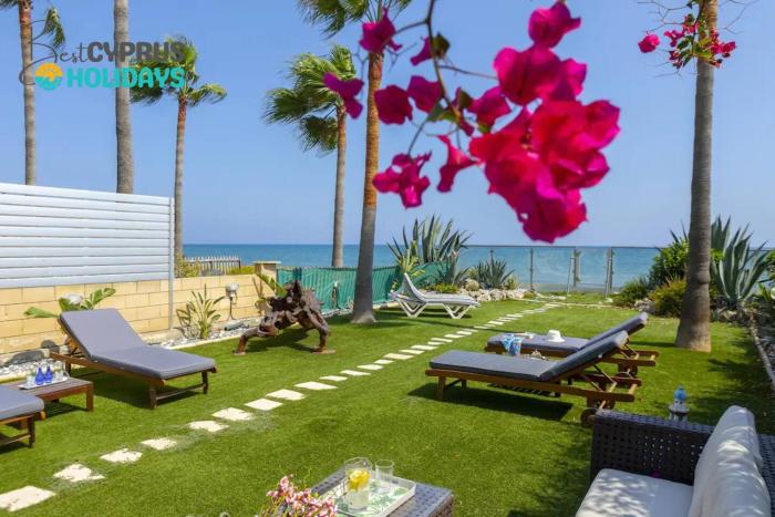 Beachfront Villa Carpe Diem