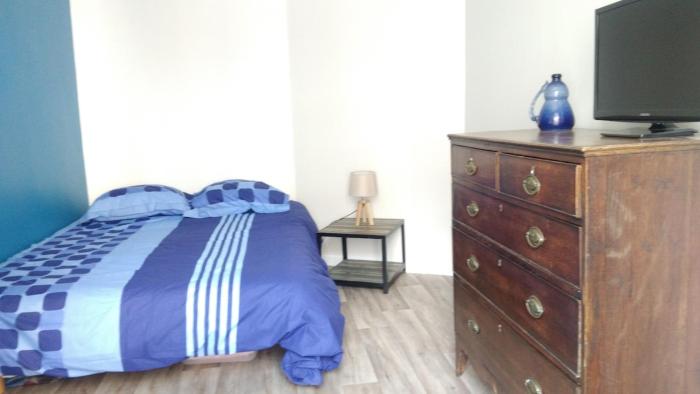 T2, proche Metro 7, direct Louvre, Parking , Wifi