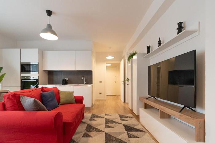 Large studio apartment with balcony in city centre