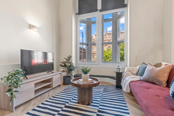 Super Central Leeds 1 Bed Apt Town Hall, Art Gallery & Theatres - by PureStay