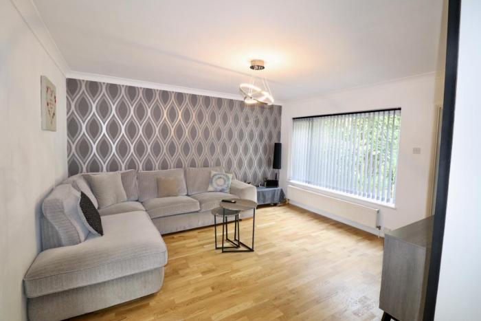 Addlestone Spacious Four Bedroom House