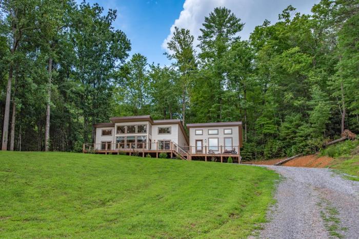 Cardinal Pool Cabin