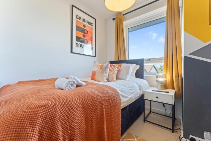 Spacious 4-Bed Contractor Friendly Stay - Guests 6 - Fast Wi-Fi