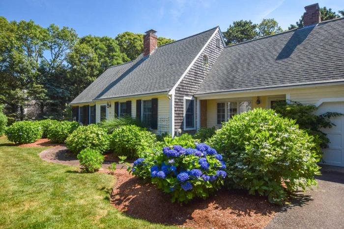 Walk to Beach Private Patio and Backyard