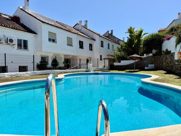 El Capricho Townhouse With Swimming Pool - EaW Homes