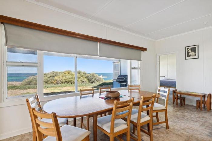 The Blue Beach House, 3 star accommodation 5 star view