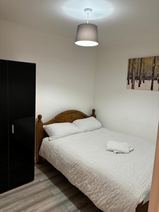 1 bed flat close to Luton airport sleeps 4