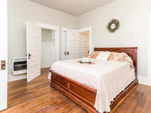 Cozy 2 Bed, 1 Bath Retreat Near Baylor Hospital