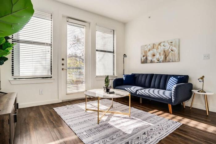 Boulevard Stays Walk to Downtown 1BR SoCo Pool Parking Gym 06