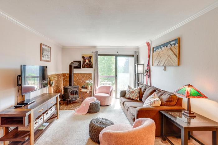 Skiing and Hiking Mtn-View Condo in Durango!