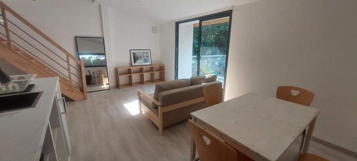 APPARTEMENT 4 PERSONNES 100 metres du Lac jardin privé