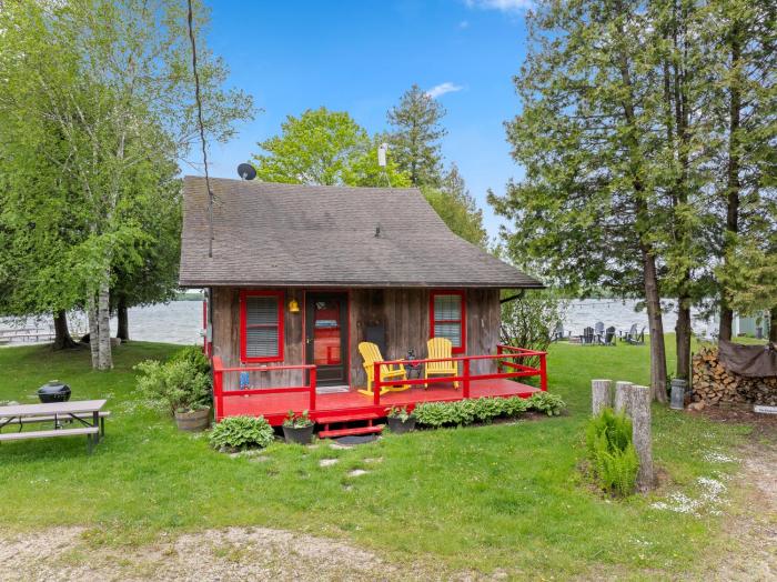 Sunset Shores - Kangaroo Kabin #6 by Simple Life Rentals