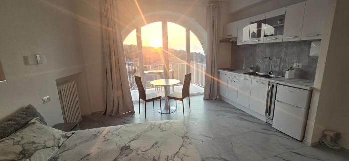 SeaView Rooms