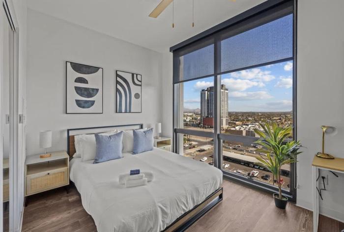 Boulevard Stays Modern Highrise STU Sky Pool Parking Gym 03