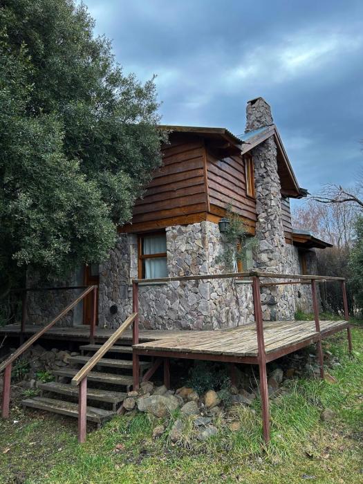 Hermosa cabaña a orillas del rio