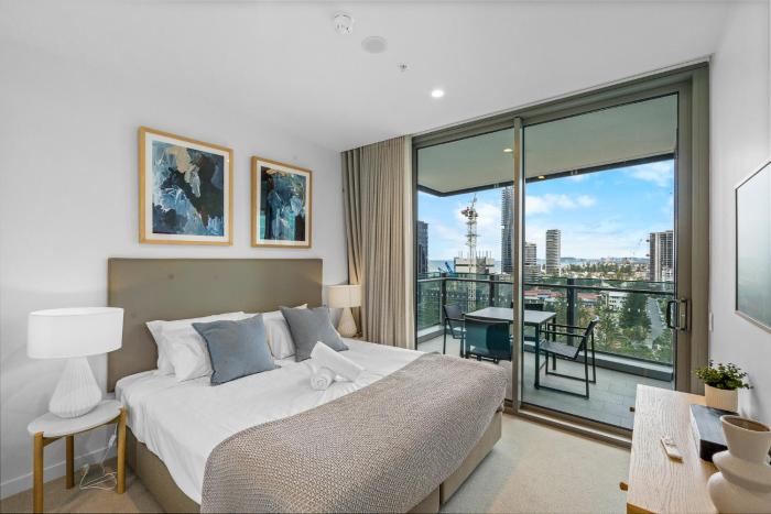 The Solace - NEW Ocean view corner 1BR with Pool Parking Steps to Beach