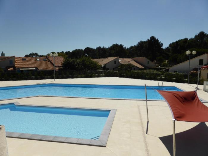 Charmante maison 45 pers avec terrasse et jardin privé - FR-1-705-50