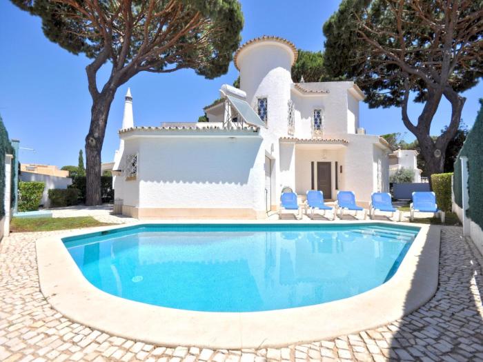 Villa in Vilamoura with Pool near Golf Courses