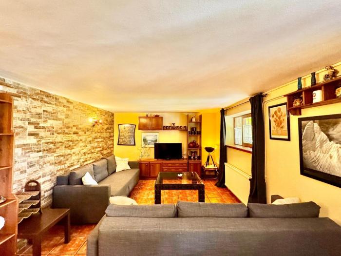 Farmhouse Apartment with Pool