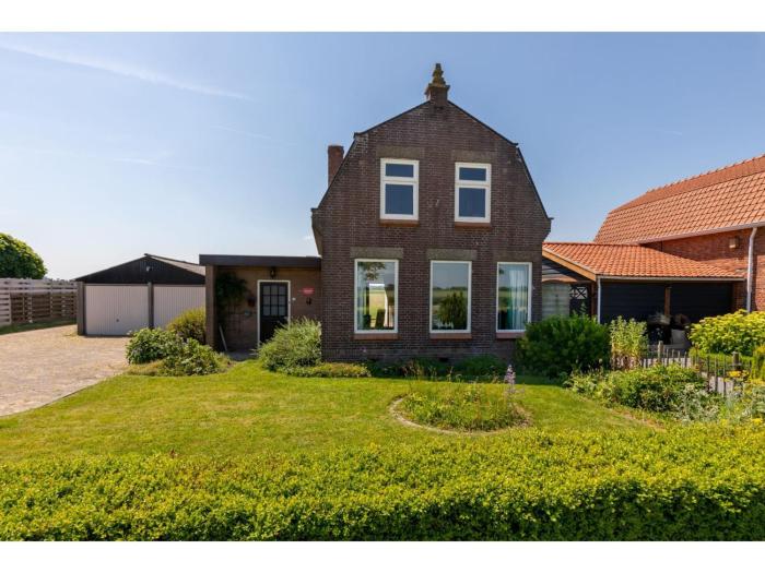 Bungalow in Sint Maartenszee near dunes