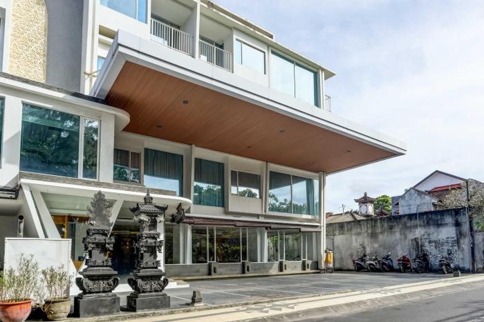 Dancenter Premium Legian Hotel