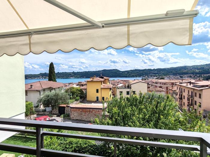 Belvedere Home - lake view