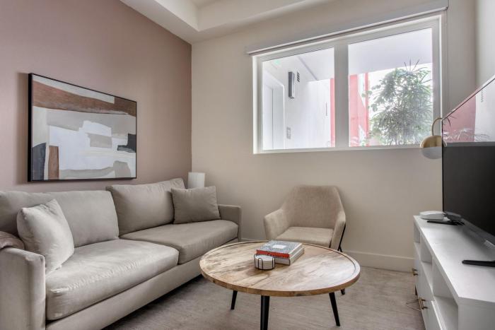 Blueground Koreatown gym nr theater metro LAX-1192