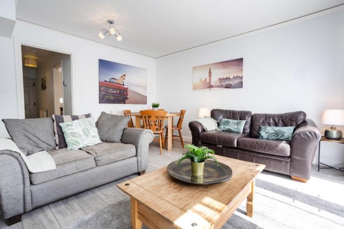 Courtsknap Contractors Sleeps 9 Free Parking WiFi