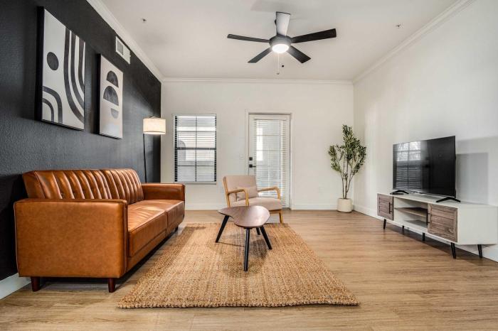 Boulevard Stays Quiet Modern 1BR Pickleball Pool Parking Gym 01