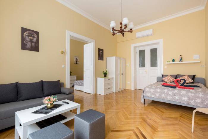 Jewish Quarter nightlife 2 room apartment with AC