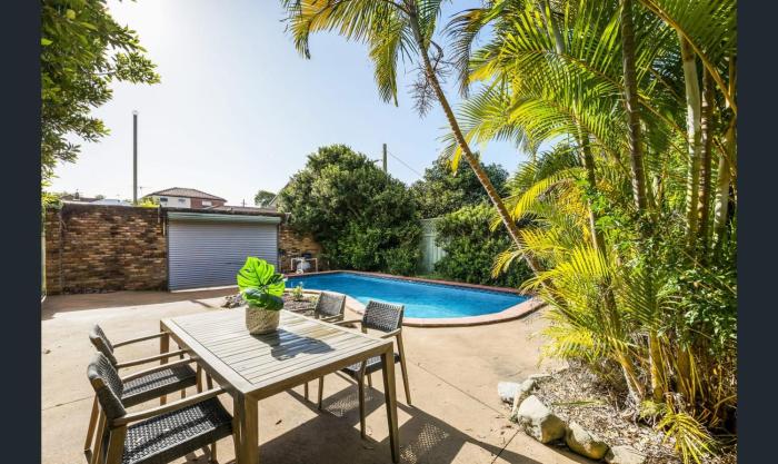Ground Level Apartment with Pool