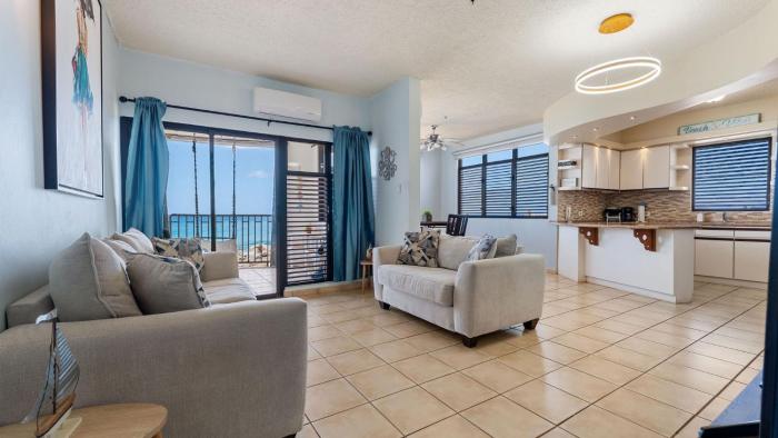 Claje Sunset! Beachfront condo at Victoria del Mar 1E