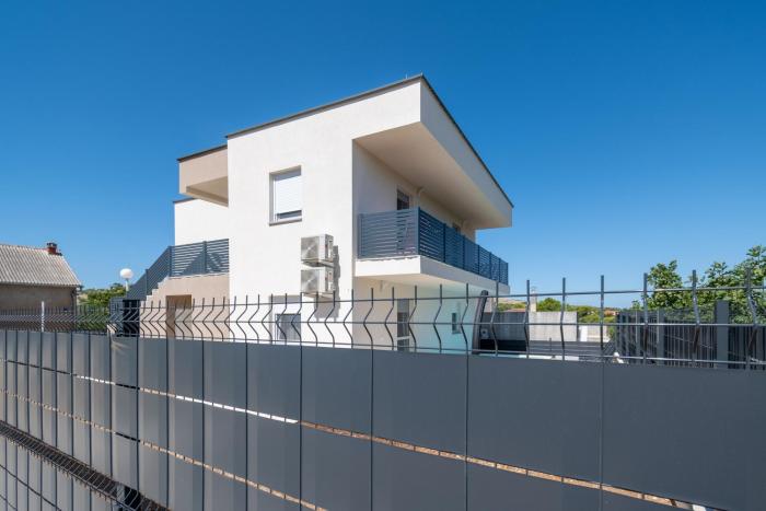 Family-friendly apartments with swimming pool Vir - Lozice, Vir - 24328