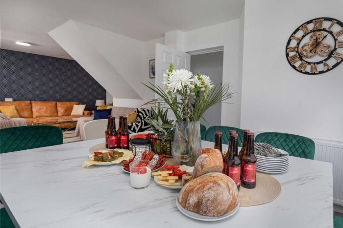 Contractor Friendly House with 9 beds