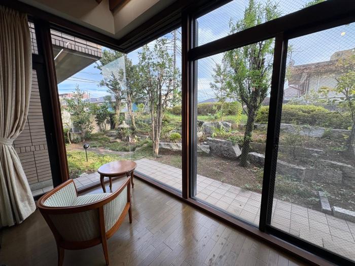 RESIDENCE AKATSUKI 中庭と坪庭で和洋を愉しむ一棟貸し 8名広々238平米 八王子ic近く