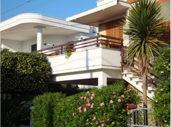 Appartamento Torre Santa Sabina vista mare