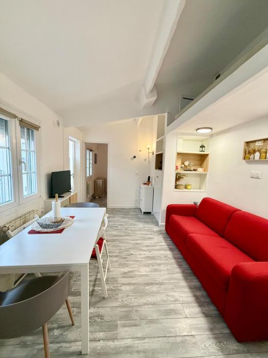 3 Bedrooms with terrace 20 minutes to Paris center