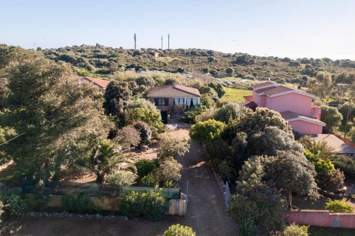 THR - House 6 beds surrounded by greenery between Badesi and Isola Rossa
